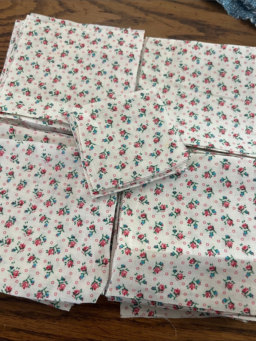 Vintage rise bud Cotton quilt Fabric Squares - Pink & Green on Cream